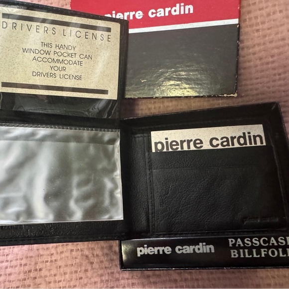 Never used Vintage Pierre Cardin Black Key and Card Holder - Picture 7 of 8